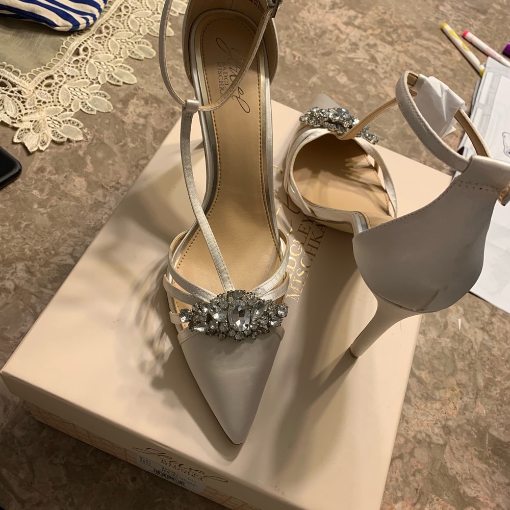 badgley mischka ridal shoe (ivory) size 8.5